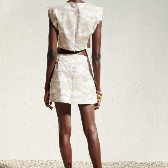 Zara Womenβs Printed Blouse Cream & White Camo Patterned Crop Top (Light Camel) - Picture 8 of 9